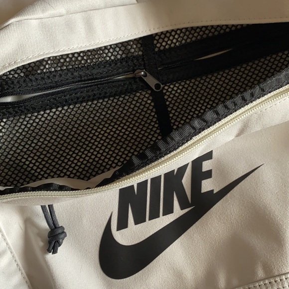 COPY - Nike Fanny pack brand new without tags - Picture 5 of 7